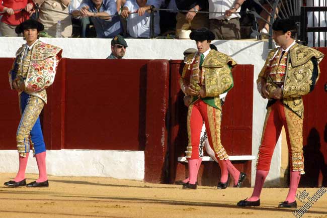 Los tres espadas en el paseíllo.