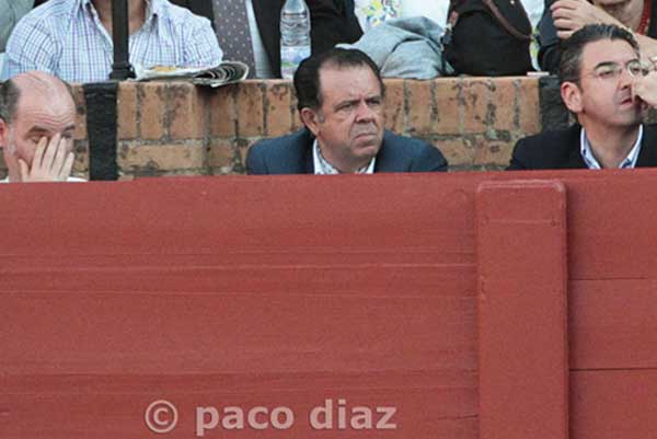 Nuestro particular '¿Dónde está Wally?' lo enocntramos hoy en el burladero de la Junta de Andalucía. (FOTO: Paco Díaz/toroimagen.com)