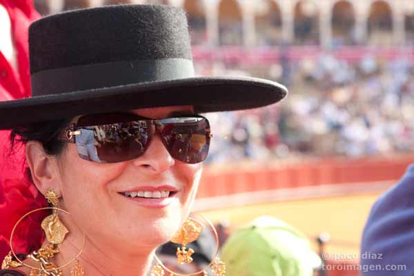 La Maestranza, un auténtico crisol durante la Feria de Abril. (FOTO: Paco Díaz / toroimagen.com)