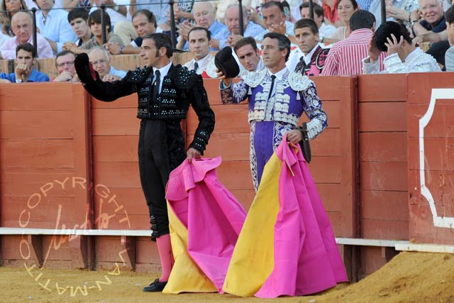 Los banderilleros sevillanos Curro Robles y Pablo Delgado.