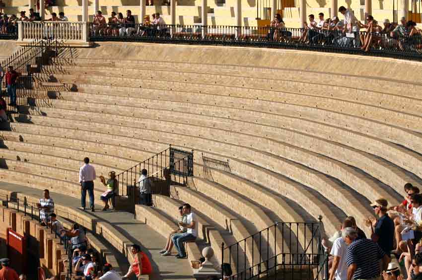 Apenas media plaza con el abono, con los tendidos de sol vacío. (FOTO: Javier Martínez)