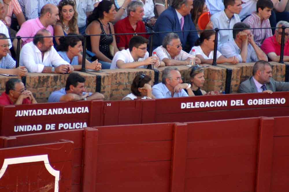 Las importantes personalidades y políticos de enorme relevancia de la Junta de Andalucía... (FOTO: Javier Martínez)