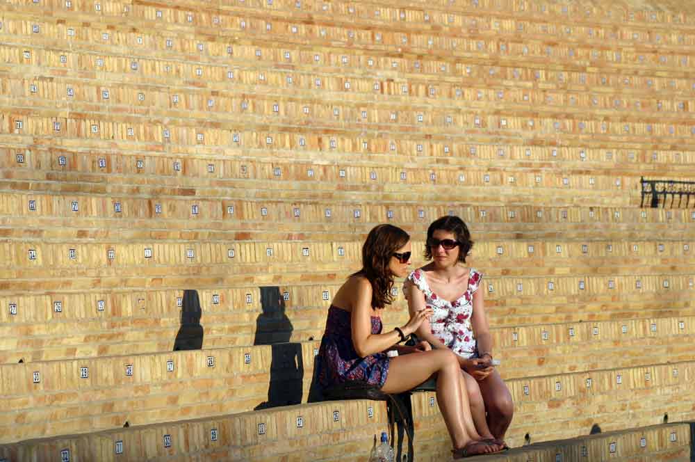 Valientes en el ruedo... y en los tendidos: con 43º y al sol vivo. (FOTO: Javier Martínez)