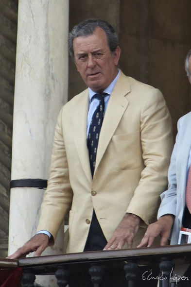 El nuevo teniente de hermano mayor de la Real Maestranza, Javier Benjumea, en su debut en el palco maestrante. (FOTO: Eduardo López)