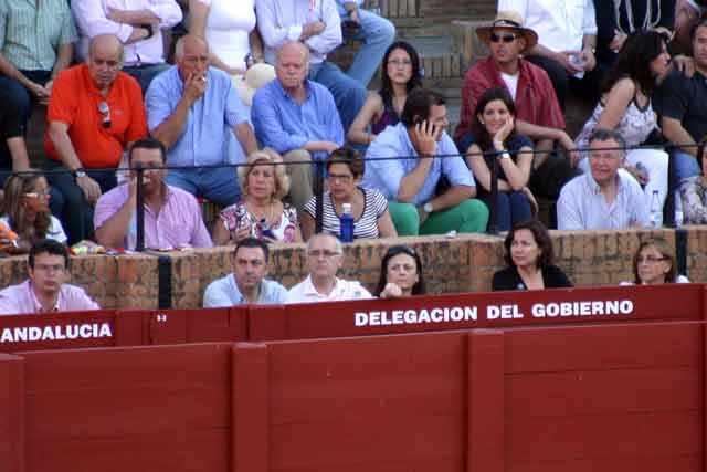 Las siempre 'importantísimas' personalidades que invita la Junta de Andalucía... (FOTO: Javier Martínez)