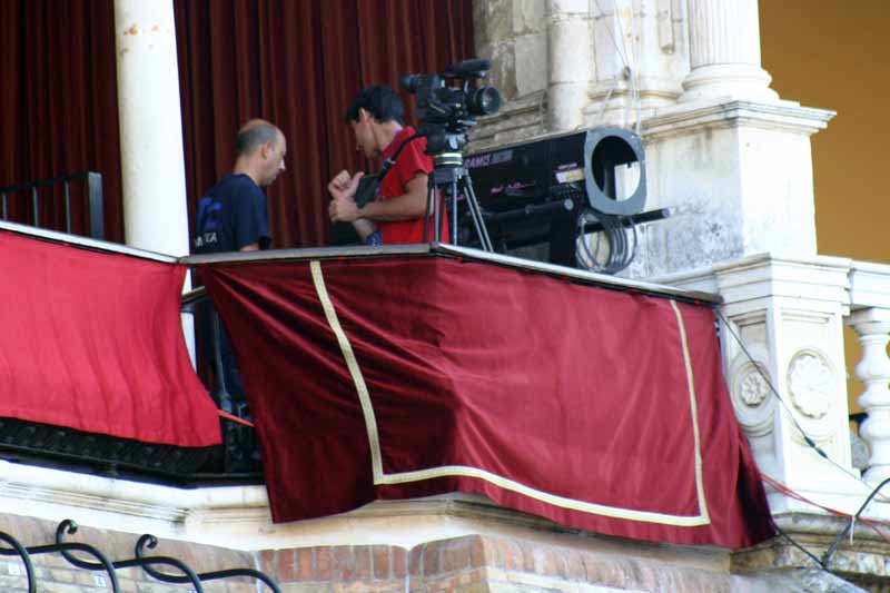 Hoy, en el palco presidencial no había presidente, sino un gran cañón de luz.