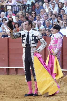 Alcalareño saluda tras sus buenos pares. (FOTO: López-Matito)