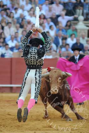 Buenos pares de banderillas. (FOTO: López-Matito)