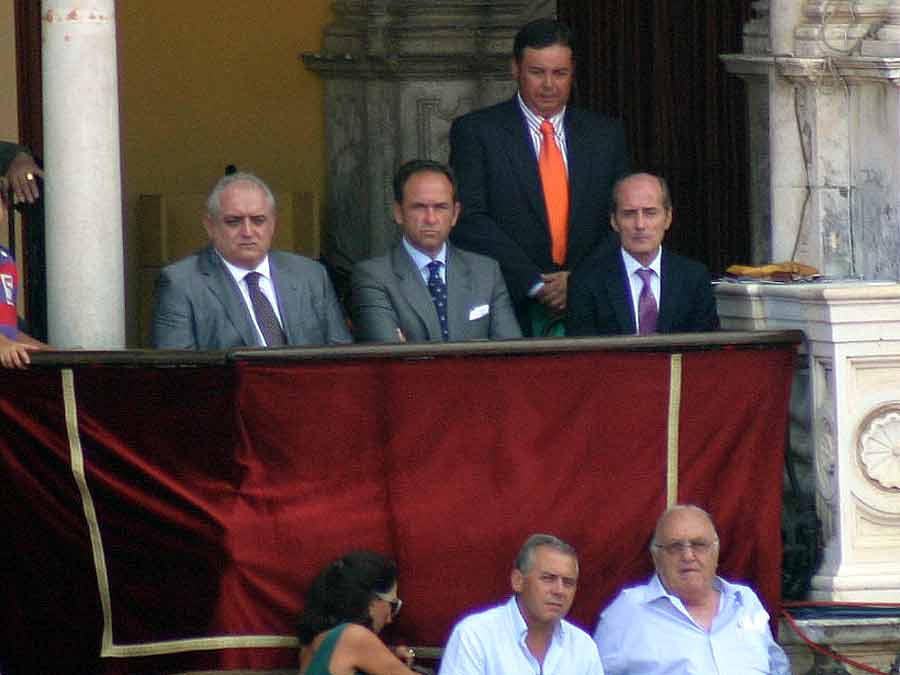 El veterinario Pepe Núñez, el presidente Fernández Figueroa y el asesor Antonio Ramón Jiménez. (FOTO: Javier Martínez)