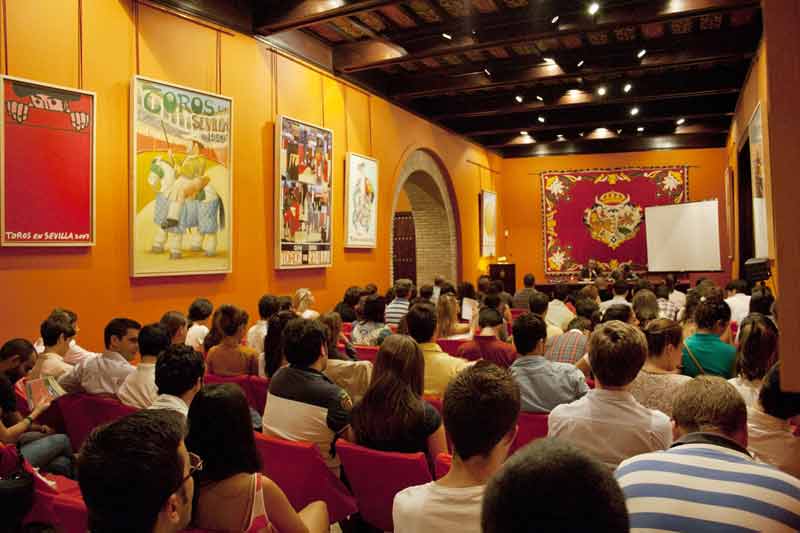 Imagen del Salón de Carteles en la primera jornada del Seminario de la Cátedra 'Sanchez-Mejias'. (FOTO: Juan Gabriel Jaén)