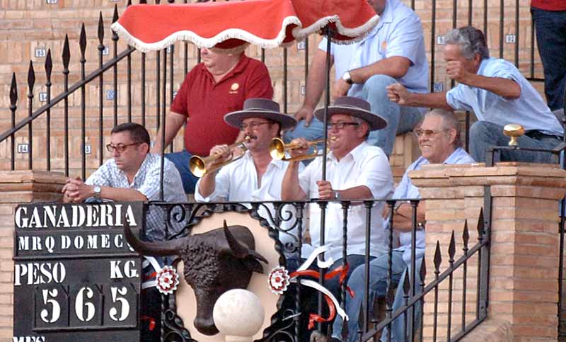 El largo y sostenido último cambio de tercio de la temporada sevillana. (FOTO: López-Matito)