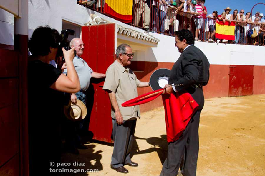 Muy emotivo el brindis de Tomás Campuzano a Manolo Márquez.