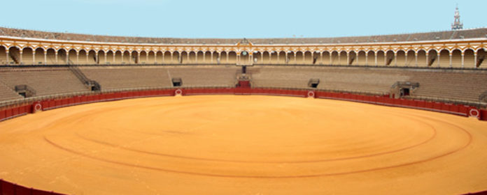 Vista de la plaza de toros de Sevilla.