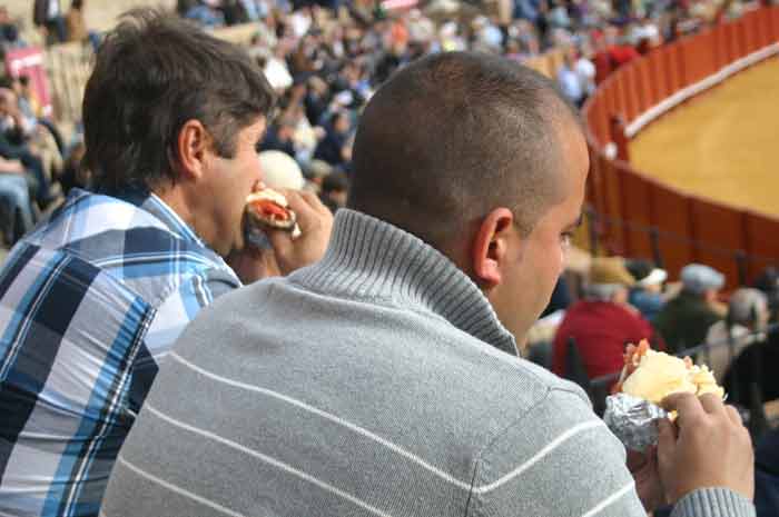 Hambre física ante el ayuno de momentos taurinos artísticos sobre el ruedo.