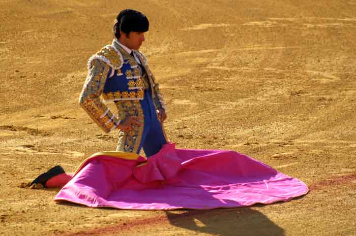 Cayetano, recordando imágenes de Francisco Rivera 'Paquirri', su padre.