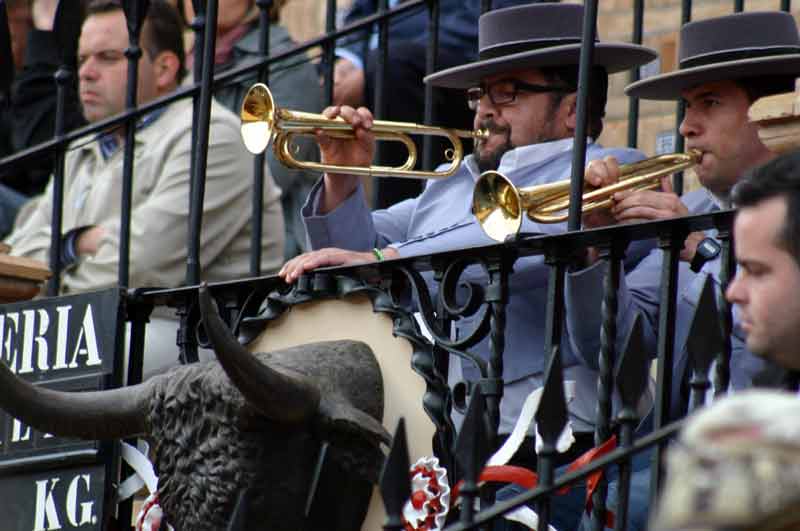 El clarinazo larguísimo en el último cambio de tercio del sexto anuncia el fin de Feria.