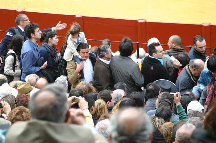 La Junta de Andalucía permite un abuso al aficionado que paga una cara entrada.