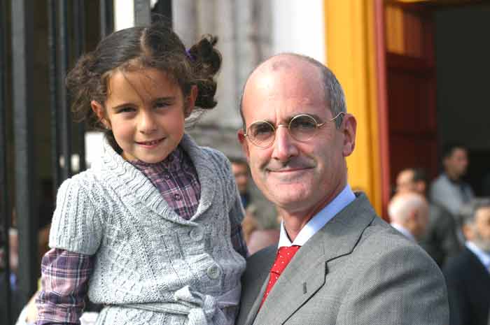 Ignacio Cossío y la joven aficionada Cristina Mateos.