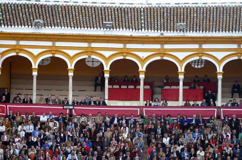 ¿No es este el palco de los 'caballeros' maestrantes? Pues hoy había caballos...