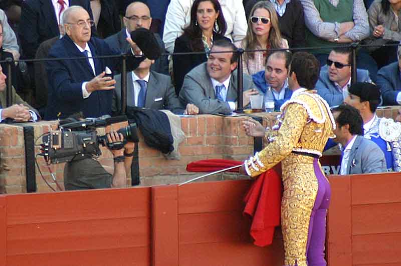 De sevillano a sevillano: bonito brindis de Salvador Cortés al ganadero y constructor Gabriel Rojas.