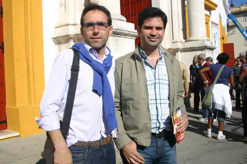 Los periodistas sevillanos Juan Carlos Gil y Andrés Muriel.