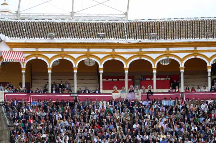 La asistencia de señores maestrantes sigue siendo escasita incluso en farolillos...