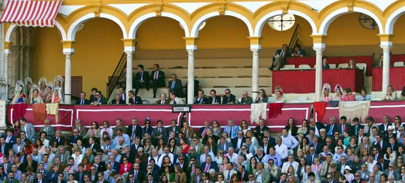 El palco de maestrantes, casi vacío.