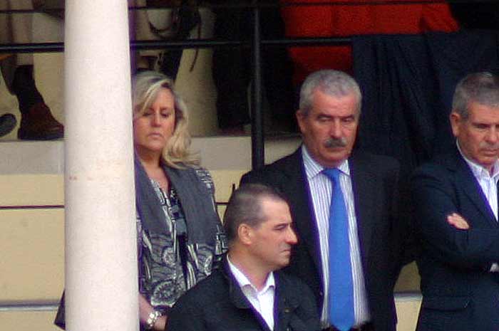 Luis Partida (y compañía) en el 'palco de convite'.