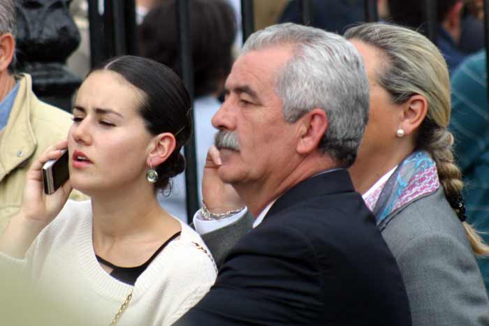 El director general Espectáculos de la Junta, Luis Partida, esperando a alguien.