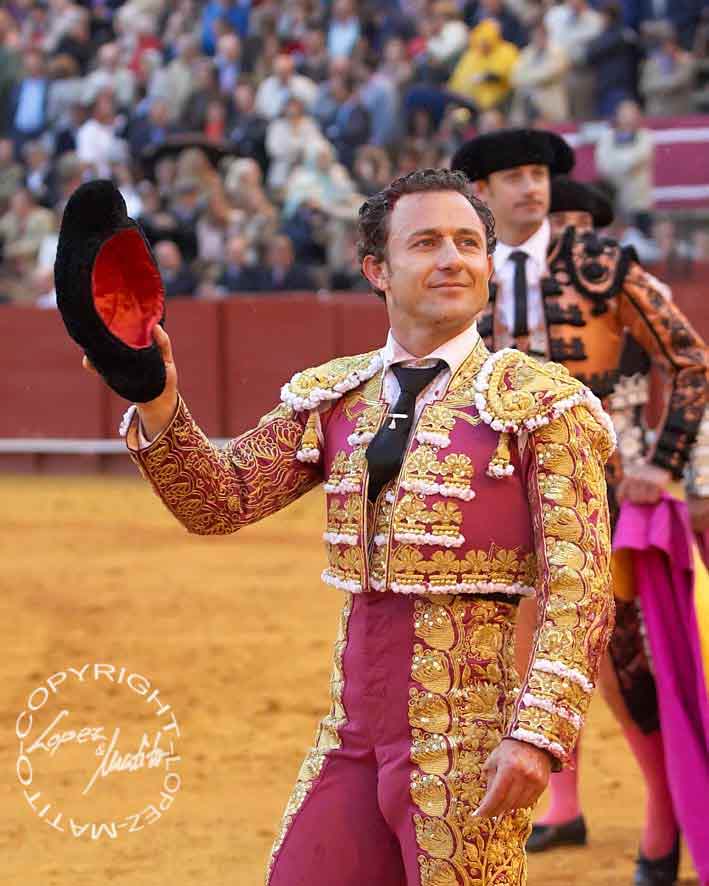 Vuelta al ruedo de Rafaelillo en el quinto toro de Miura. (FOTO: lopezmatito.com)