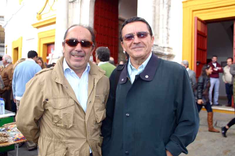 Los periodistas Manuel Viera (Sevilla Taurina) y Antonio Lorca (El País).