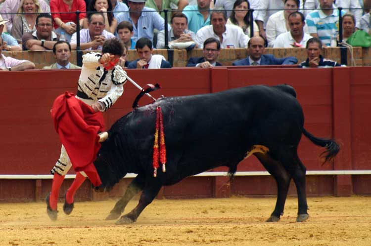 Ángel Jiménez (cuarto pinchazo).