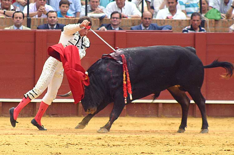 Ángel Jiménez (tercer pinchazo).