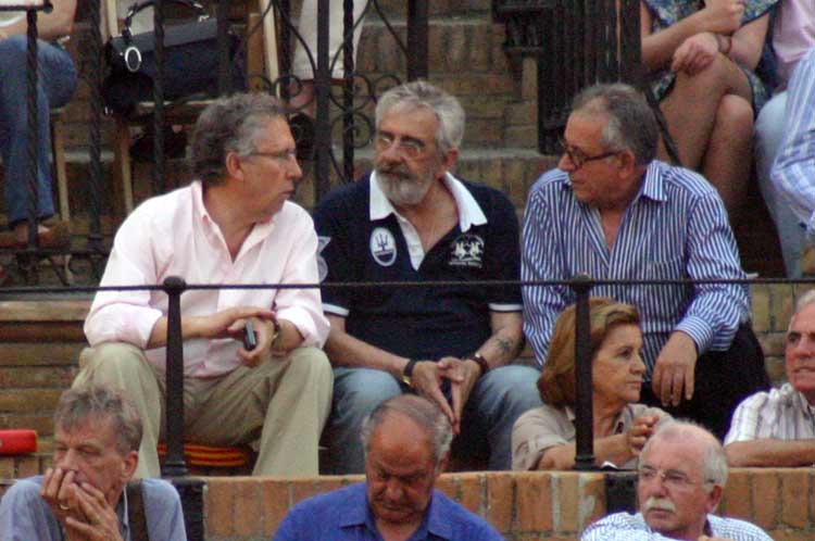 El chino, cuando comprueba que otra vez torean los mismos, decide marcharse. (FOTO: Javier Martínez)