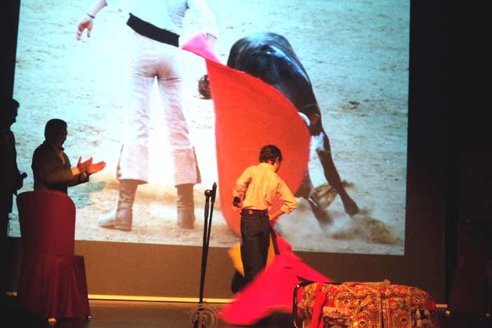 Espartaco padre, el primero en aplaudir al joven torero sevillano.