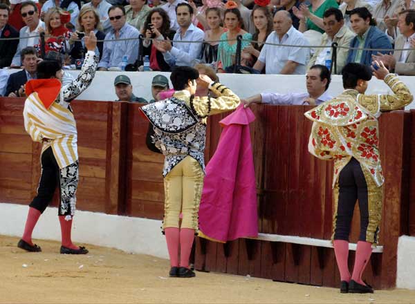 Saludo a la presidencia.