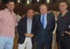El alcalde de Huelva con varios componentes de HUELVA TAURINA. De izquierda a derecha: Juan José Benítez, Francisco Mateos, el alcalde Pedro Rodríguez y Vicente Medero. (FOTO: Pepe Plaza)