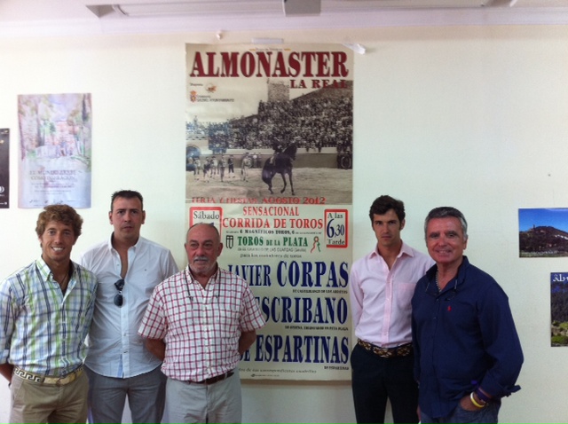 Los diestros Manuel Escribano y Agustín de Espartinas, en el acto de presentación del cartel de Almonaster la Real.