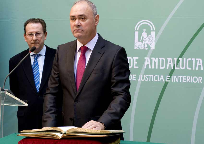 Los actuales responsables de la Junta de Andalucia en materia taurina: al fondo, el consejero de Justicia, Emilio de Llera; delante, su director general, José Antonio Varela.