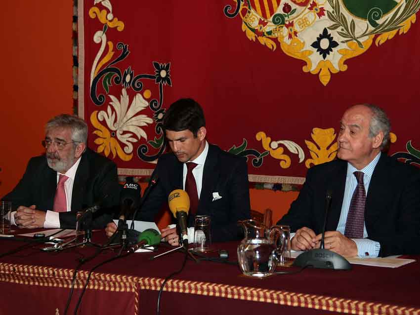 Comienza la presentación del abono en el Salón de los Carteles.