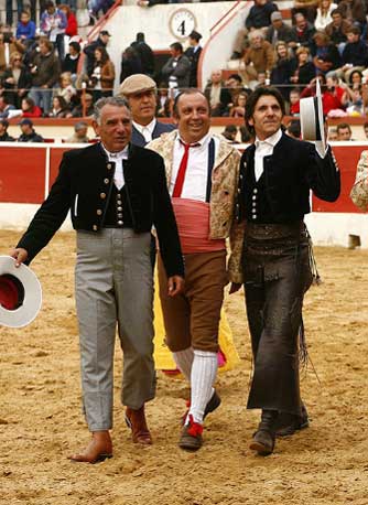 Joao y Diego Ventura junto al forcado Chalana.