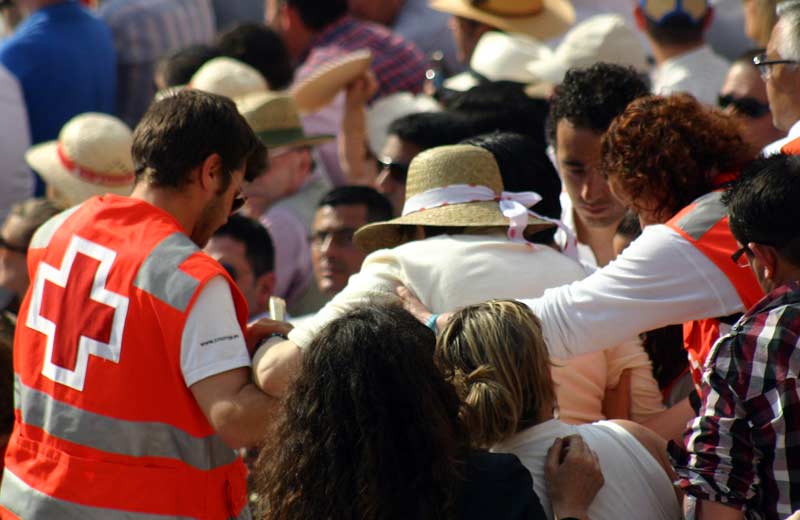 Precisamente el calor provoca desmayos que necesitan de asistencia.