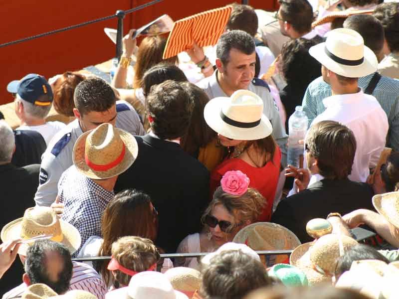 Estos sí que pagan, pero se pierden toros porque la Junta permite ausencias de escaleras.