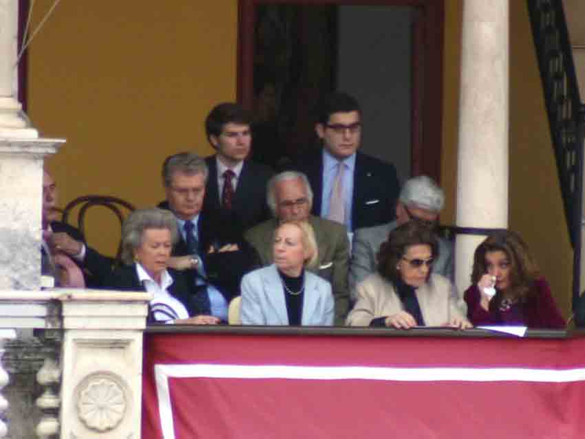 La Escuela de Sevilla y la Tertulia Universitaria, invitada hoy al palco.