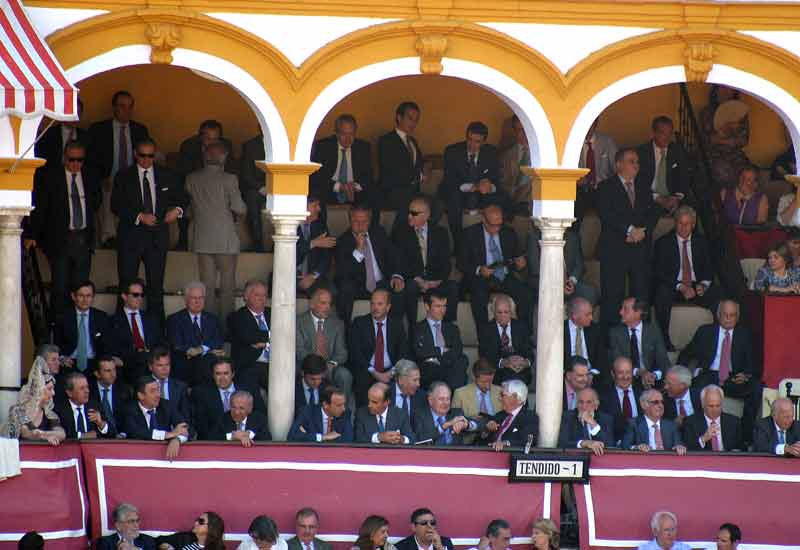 Hoy los maestrantes se han animado y han llenado su privilegiado palco.