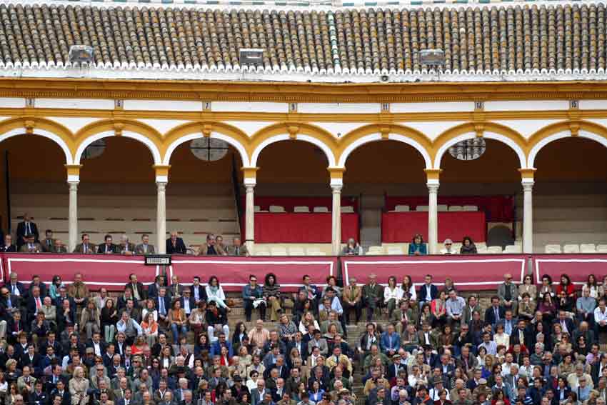 Apenas una docena de maestrantes; el palco casi vacío. (FOTO: Javier Martínez)