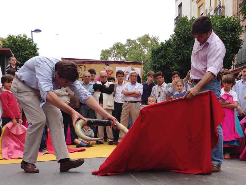 Perera y escolares en La Algaba.