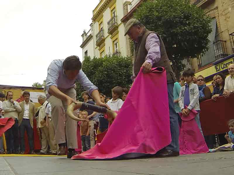 Toreo de salón en Triana.