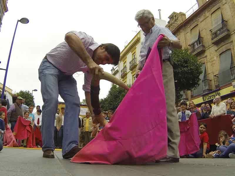 Toreo de salón en Triana.