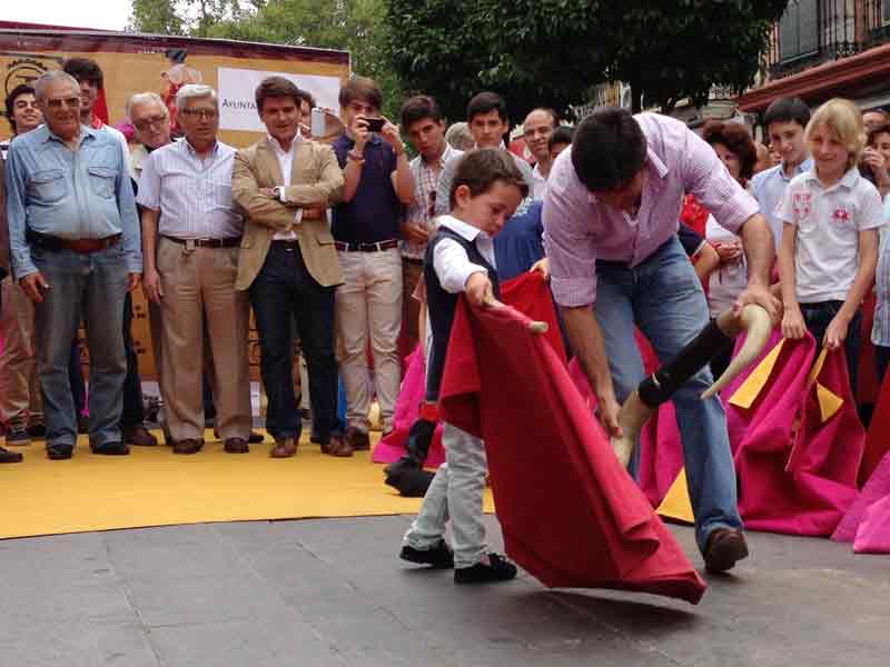 Perera y escolares en La Algaba.